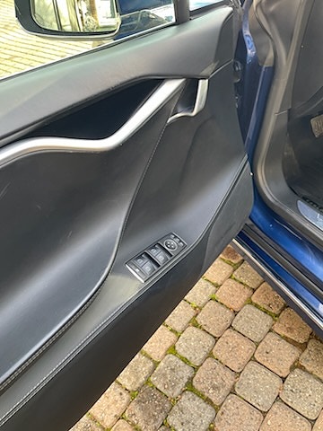 Tesla Model S 17 of 24