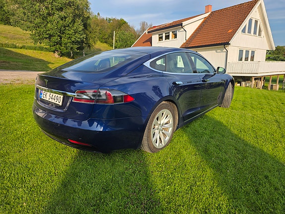 Tesla Model S 2 of 24