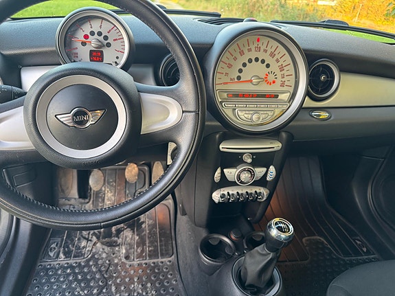 MINI Cooper 19 of 19