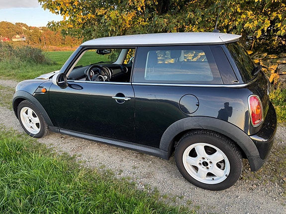 MINI Cooper 17 of 19