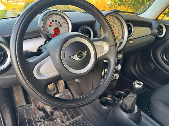 MINI Cooper 11 of 19