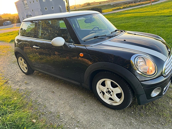 MINI Cooper 12 of 19
