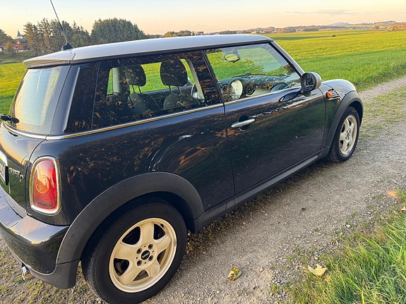 MINI Cooper 15 of 19