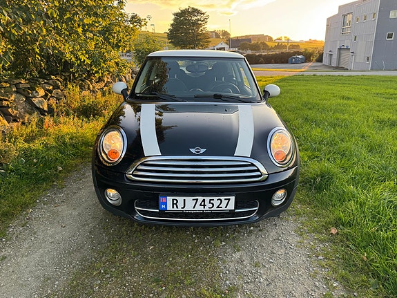 MINI Cooper 13 of 19
