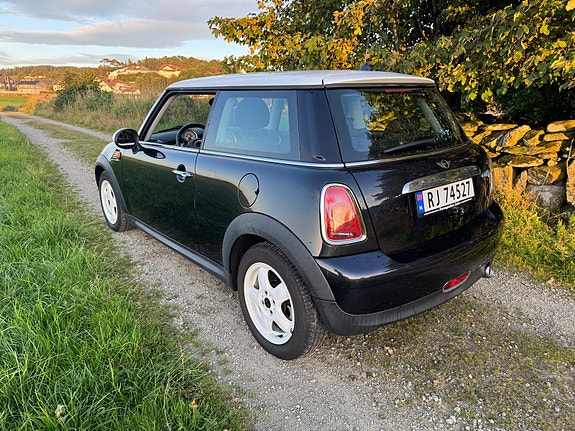 MINI Cooper 14 of 19