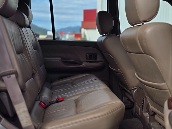 Toyota Land Cruiser 13 of 27