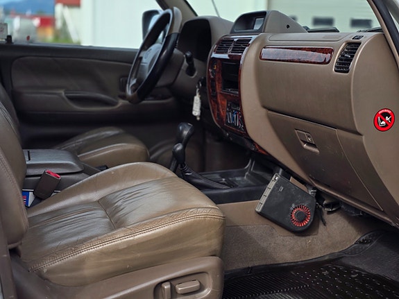 Toyota Land Cruiser 12 of 27