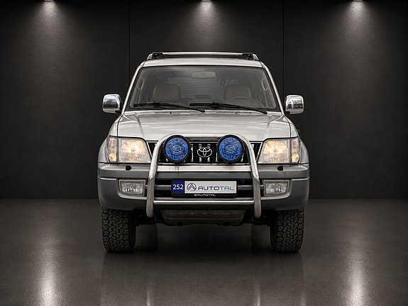 Toyota Land Cruiser 2 of 27