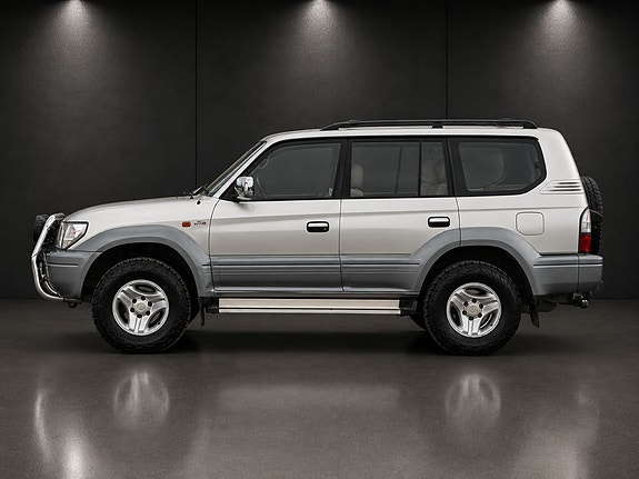 Toyota Land Cruiser 3 of 27