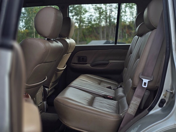 Toyota Land Cruiser 11 of 27