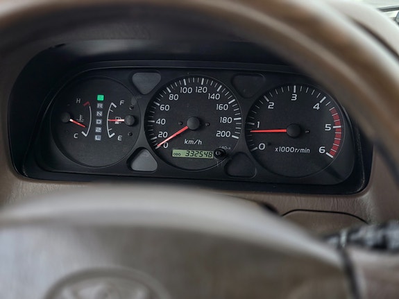 Toyota Land Cruiser 19 of 27