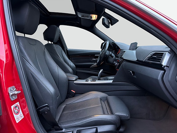 BMW 318i 17 of 30