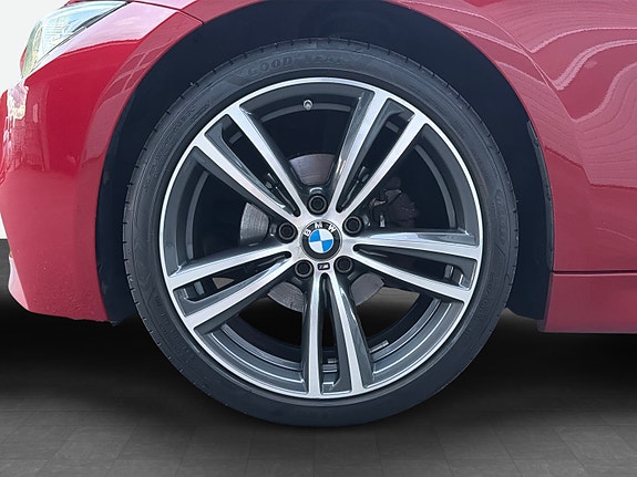 BMW 318i 9 of 30