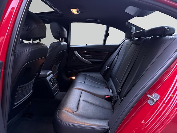 BMW 318i 12 of 30