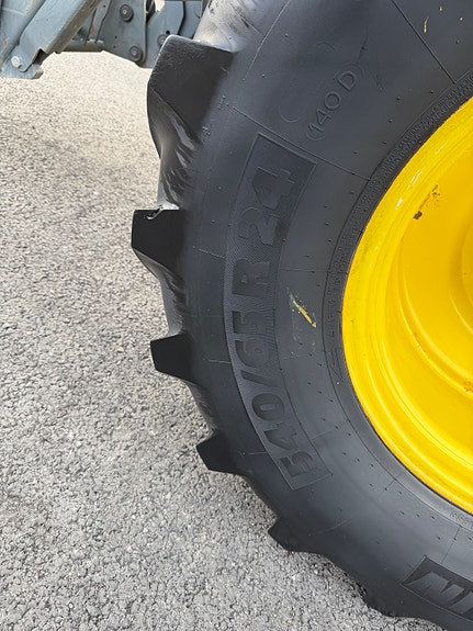 John Deere 6420 27 of 30