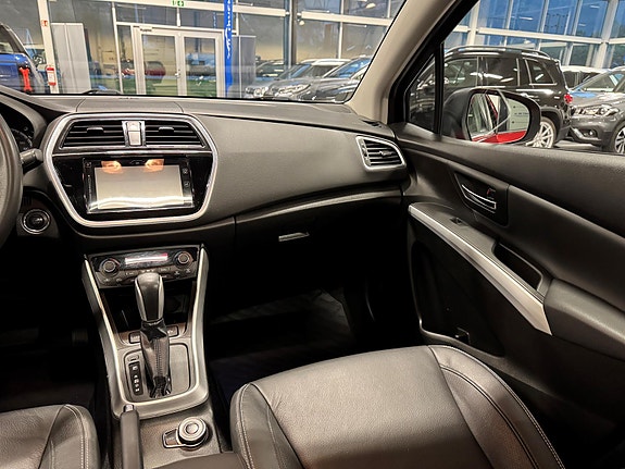 Suzuki S-Cross 11 of 12