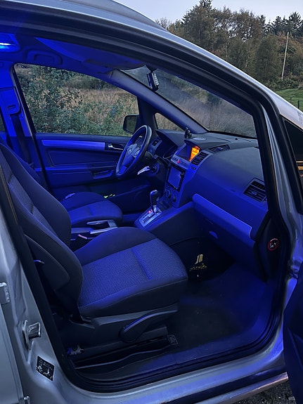 Opel Zafira 8 of 9