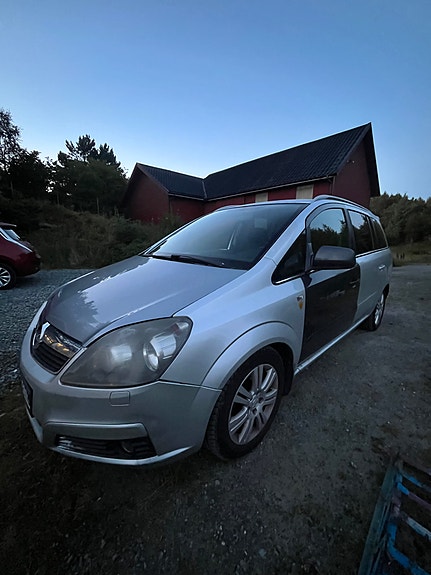 Opel Zafira 2 of 9