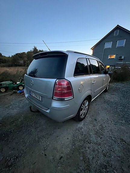 Opel Zafira 3 of 9