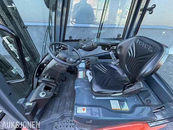 Toyota Traigo 48 8FBEK18T elektrisk truck – kun 298 timer – 4,3 m løftehøyde – 4 funksjoner – langgafler 28 of 30