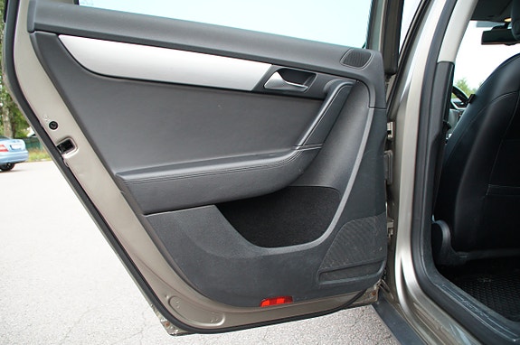 Volkswagen Passat Alltrack 18 of 30