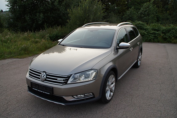 Volkswagen Passat Alltrack 2 of 30