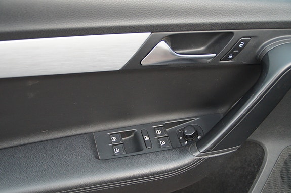 Volkswagen Passat Alltrack 12 of 30