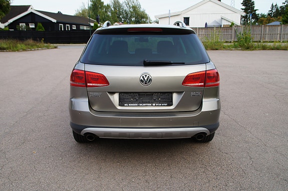 Volkswagen Passat Alltrack 4 of 30