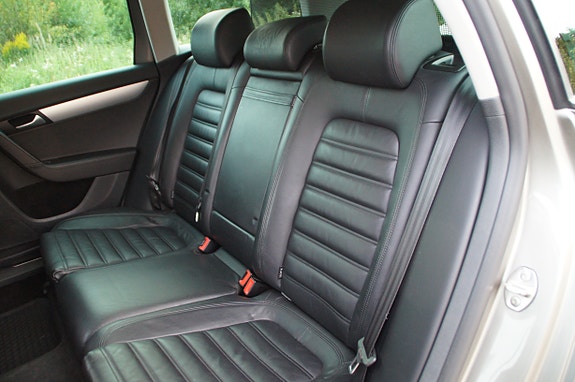 Volkswagen Passat Alltrack 22 of 30