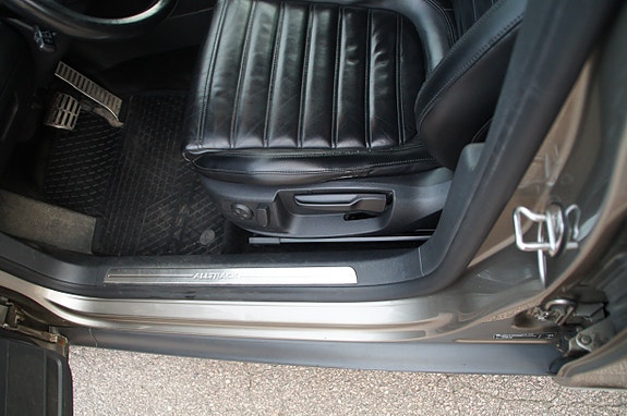 Volkswagen Passat Alltrack 13 of 30