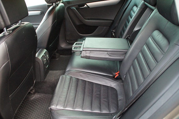 Volkswagen Passat Alltrack 21 of 30
