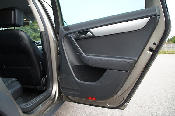 Volkswagen Passat Alltrack 29 of 30