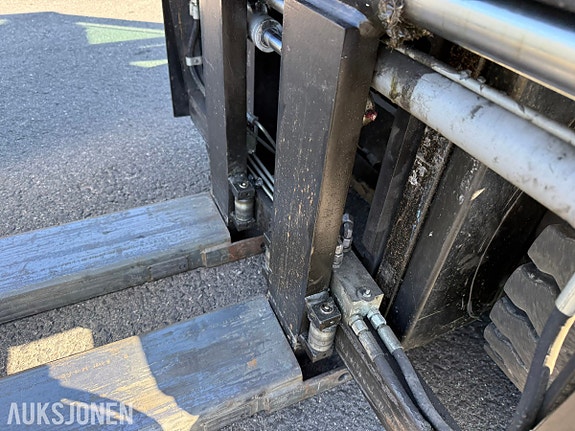 Toyota Tonero 25 Diesel truck - kun 605 timer - 2500 kg – 3,7 m løftehøyde – skuffe/langgafler/vekt 12 of 30