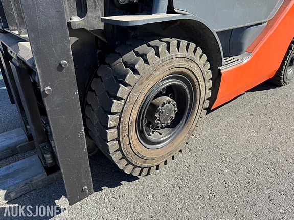 Toyota Tonero 25 Diesel truck - kun 605 timer - 2500 kg – 3,7 m løftehøyde – skuffe/langgafler/vekt 10 of 30