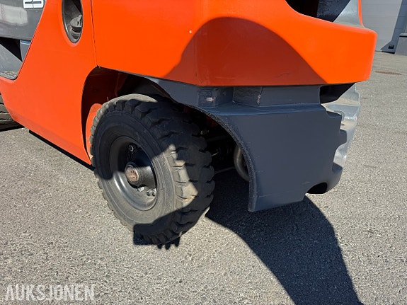 Toyota Tonero 25 Diesel truck - kun 605 timer - 2500 kg – 3,7 m løftehøyde – skuffe/langgafler/vekt 25 of 30