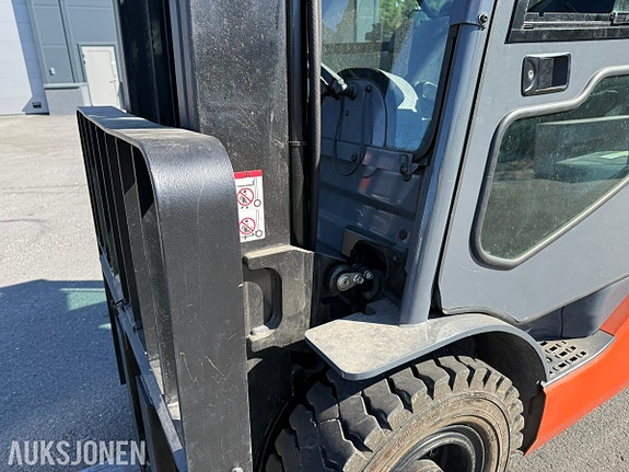 Toyota Tonero 25 Diesel truck - kun 605 timer - 2500 kg – 3,7 m løftehøyde – skuffe/langgafler/vekt 11 of 30