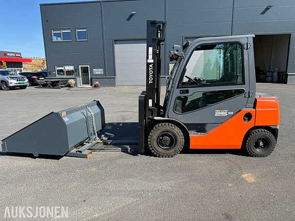 Toyota Tonero 25 Diesel truck - kun 605 timer - 2500 kg – 3,7 m løftehøyde – skuffe/langgafler/vekt 9 of 30