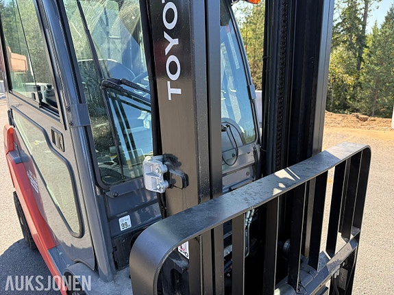 Toyota Tonero 25 Diesel truck - kun 605 timer - 2500 kg – 3,7 m løftehøyde – skuffe/langgafler/vekt 20 of 30