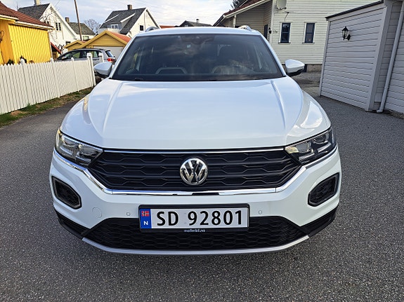 Volkswagen T-Roc 2 of 30