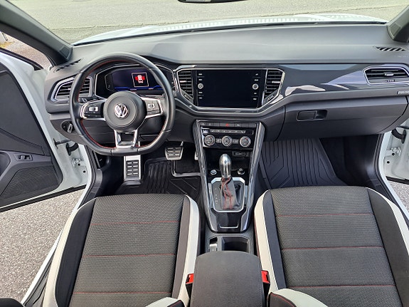 Volkswagen T-Roc 14 of 30