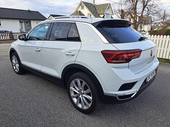 Volkswagen T-Roc 6 of 30