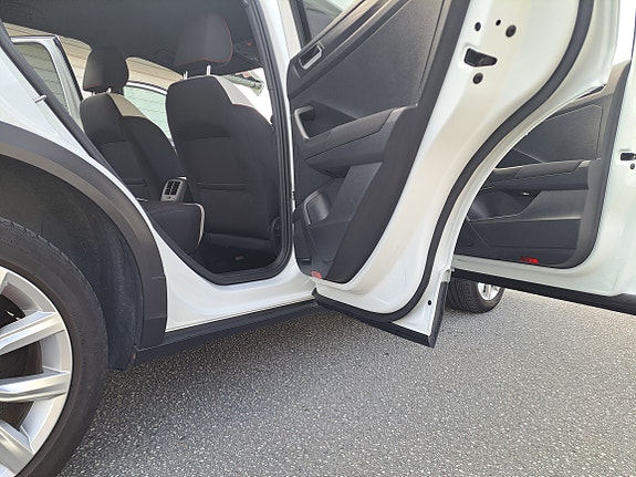 Volkswagen T-Roc 28 of 30