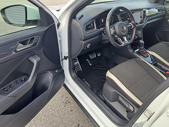 Volkswagen T-Roc 10 of 30