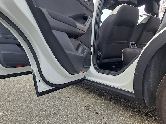 Volkswagen T-Roc 27 of 30