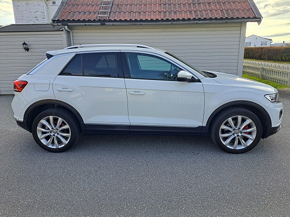Volkswagen T-Roc 5 of 30