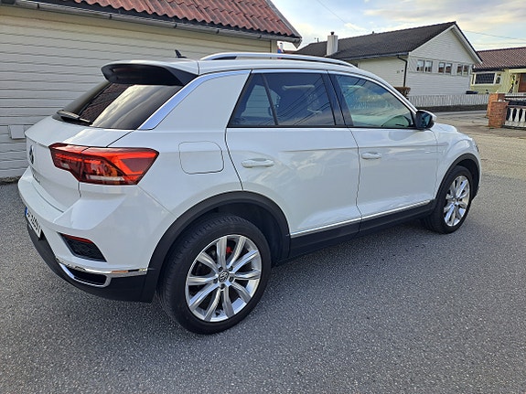 Volkswagen T-Roc 8 of 30