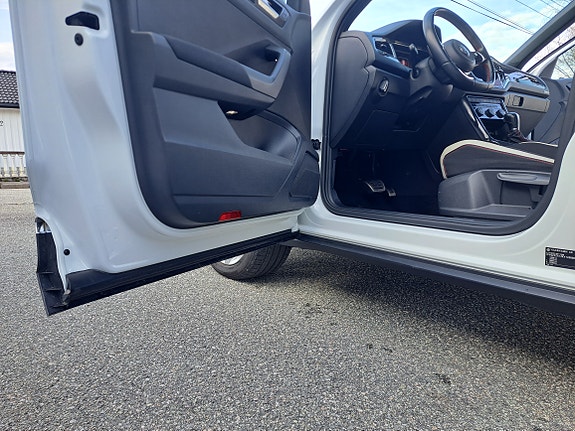 Volkswagen T-Roc 26 of 30
