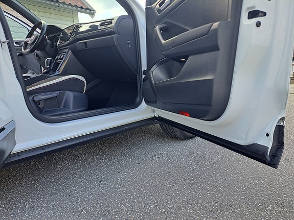 Volkswagen T-Roc 29 of 30