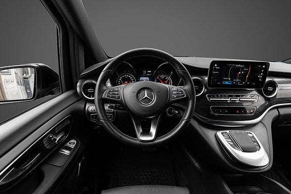 Mercedes-Benz EQV300 14 of 30