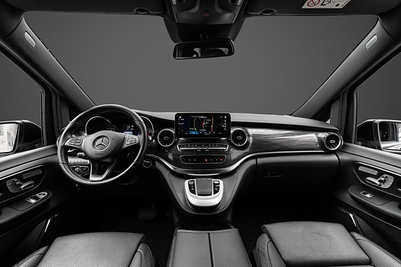 Mercedes-Benz EQV300 13 of 30